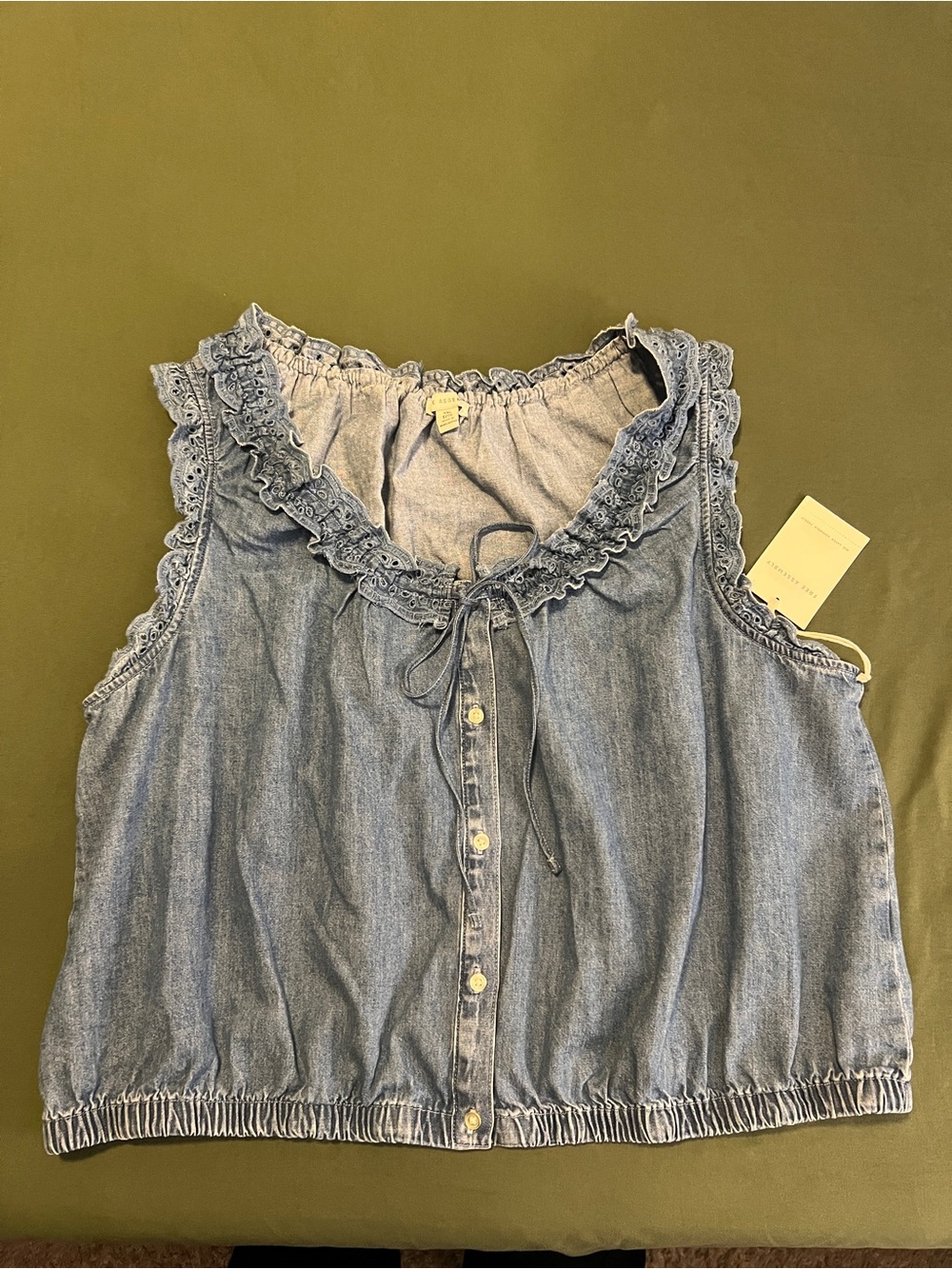Sleeveless Ruffle Button-Front Top Size XXL